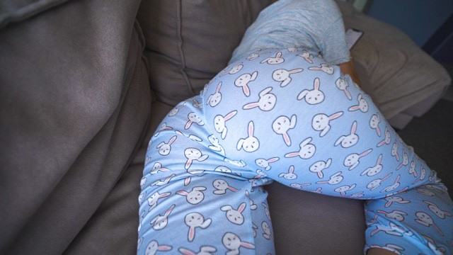 Şımarık Liselinin Pijamasını İndirip Amının Direğini Sızlattı
